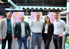 In de stand van SV.CO stond het team klaar om iedereen meer te vertellen over de soorten. V.l.n.r. Jelle Strijbis, Nick Voskamp, Raimond Hagedoorn, Jill Strill em Mike Broch.